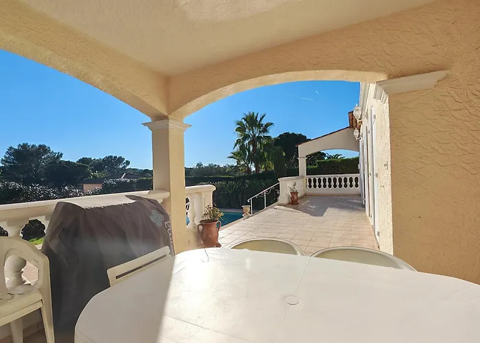 Maison Cosy En Bordure Du Golf. Villa Saint-Raphaël